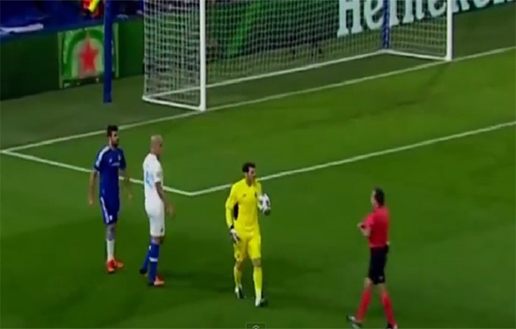 بالفيديو.. كوستا يعتدي على كاسياس.. والأخير يُعنفه