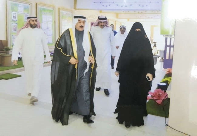 الفريق مفهد الامير في جولة بالروضة