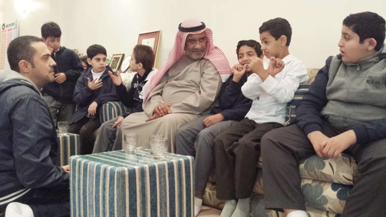 منصور الخشتي وبوداود مع طلاب مدرسة الامل﻿