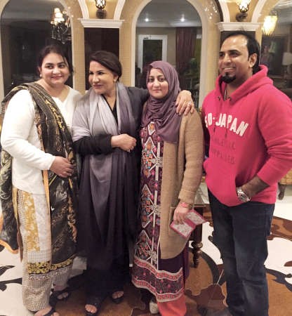 الفنانة القديرة سعاد عبدالله مع بنات غلام الهندي بشرى وروبينيا في لوكيشن مسلسل نوايا