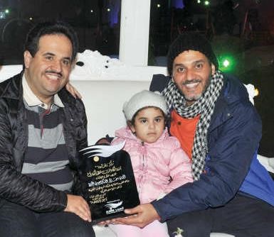 الشيخ دعيج الخليفة مع خالد البريكي وابنته شيخة بعد تكريمه	قاسم باشا ﻿