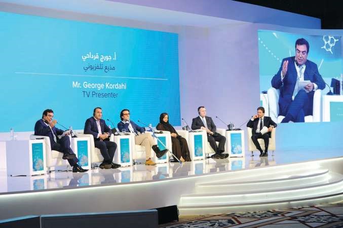 نايلة الخاجة وجورج قرداحي ووريز خان وعلي مصطفى وديفيد بينت ومهند الخطيب خلال جلسة توظيف الابتكار في الاعلام وصناعة الافلام﻿