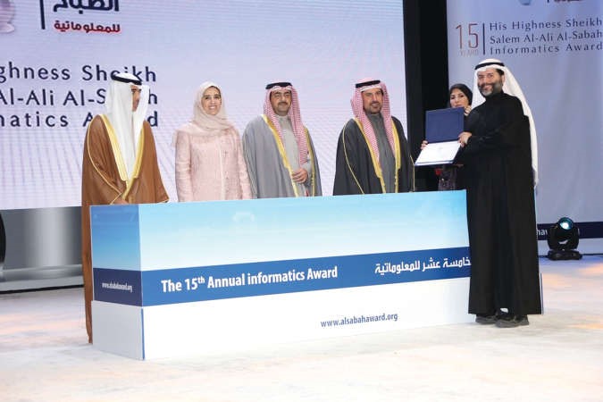 تكريم احد المتطوعين﻿