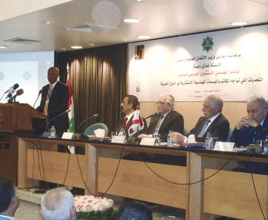 م بدر السلمان متحدثا في المؤتمر﻿