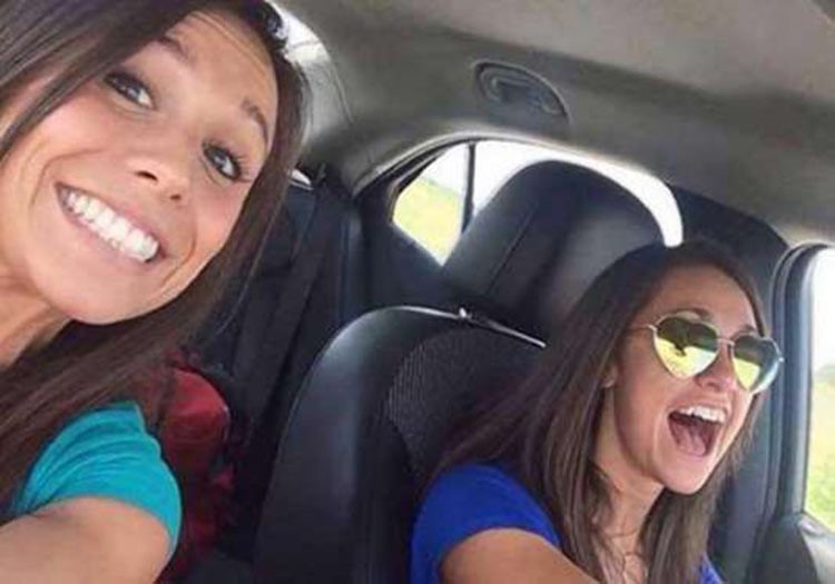 4- التقطت العروس كوليت مورينو البالغة من العمر 26 عاما صورة سليفي هي وصديقتها في السيارة يوم زفافها ثم لقيا مصرعهما بعدها مباشرة نتيجة حادث سير