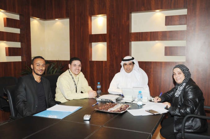 مدير ادارة تقدير الاحتياج في الهيئة العامة للقوى العاملة مساعد المطيري مع الزملاء بشرى شعبان ومسعد حسني وكريم طارق يوسف كريم