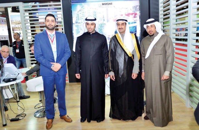 وزير التجارة والصناعة ديوسف العلي في جناح مكسب خلال مشاركتها في سيتي سكيب الكويت