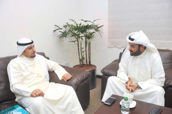 الشيخ طلال الصباح متحدثا للزميل يوسف لازم 	محمد هاشم﻿