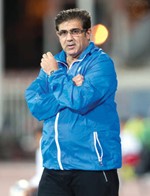 الجنرال محمد ابراهيم مدرب نادي الكويت يثني على المباراة ﻿