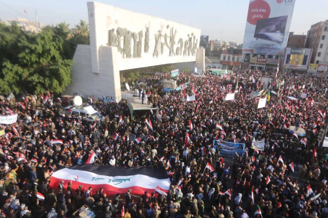 محتجون عراقيون خلال مظاهراتهم امس للتنديد بوجود قوات تركية في الموصل	افپ ﻿