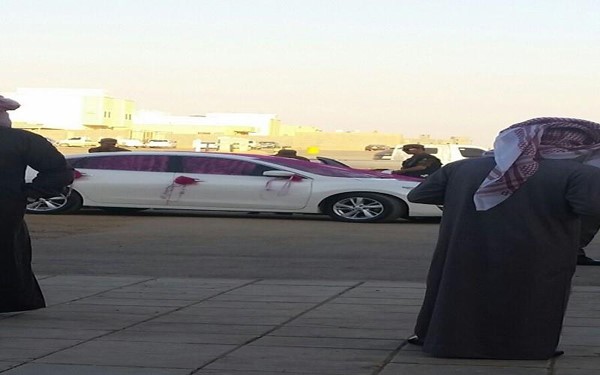 صورة: عريس سعودي يترك عروسه ويذهب بسيارة الزفاف ليصوت لشقيقه المرشح بتبوك