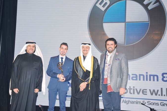 نديم الدين عواض من شركة علي الغانم واولاده BMW الكويت وغبريال كرم من شركة زينيث ميديا يتسلمان جائزة BMW﻿