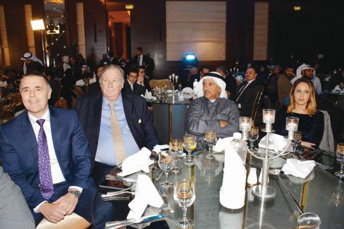 ساير الساير متوسطا نوف الفريح ويوهان هايزلتس وسايمون فريث﻿