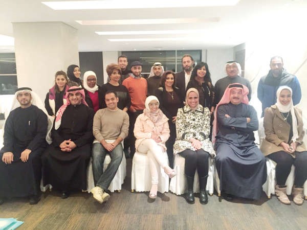لقطة جماعية لحضور الليلة السينمائية﻿