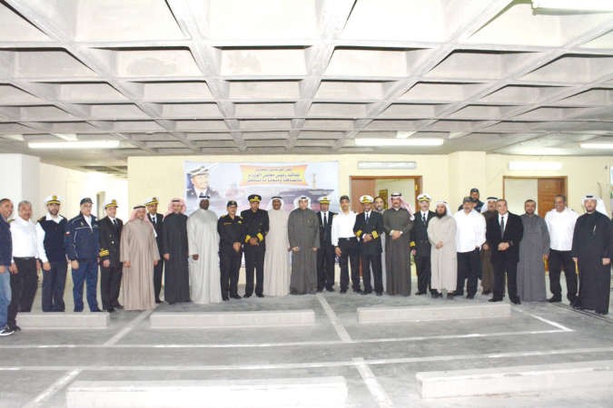 عبدالله السرهيد مع المعتصمين والحضور ﻿