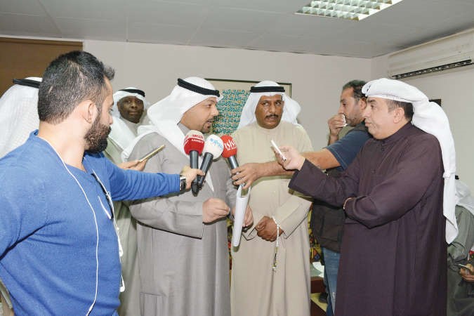 الشيخ يوسف العبد الله متحدثا للصحافيينريليش كومار﻿