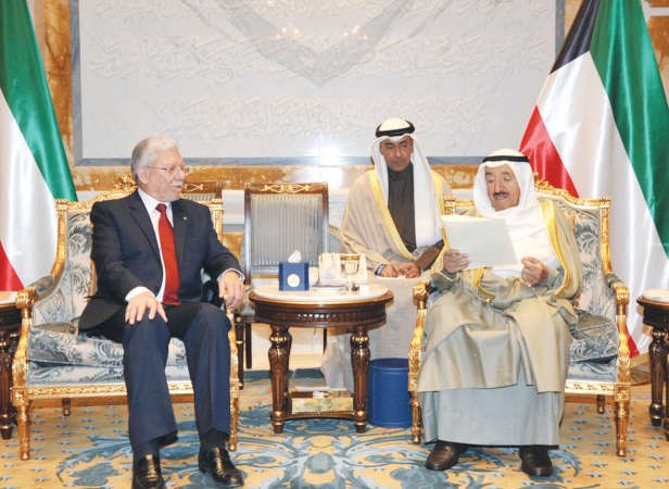 صاحب السمو الامير يتسلم رسالة الرئيس التونسي من وزير الخارجية دالطيب البكوش