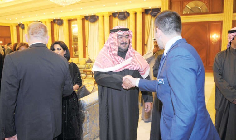  الشيخ ثامر العلي خلال استقباله الوفد 