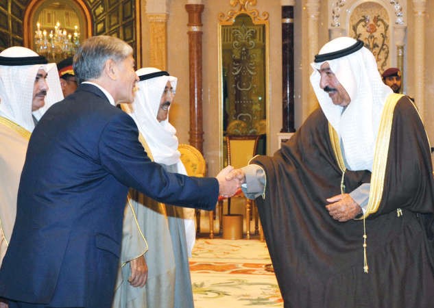 الشيخ جابر العبدالله يرحب برئيس قرغيزستان 