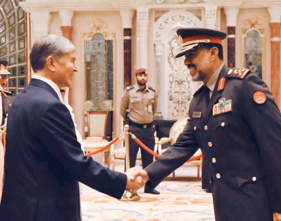 الفريق الركن الشيخ عبدالله النواف يرحب برئيس قرغيزستان 
