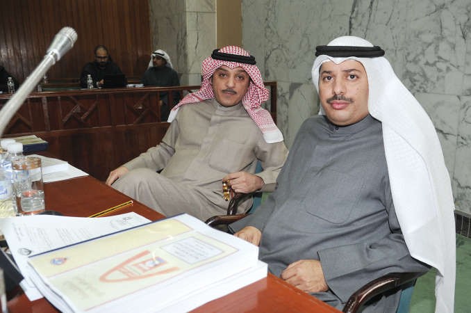 احمد البغيلي ونايف السور خلال الجلسة 