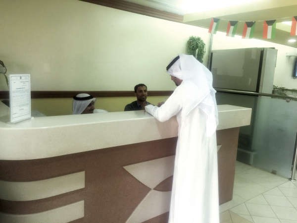 مراجع يتقدم بطلب اجراء الفحص الطبي﻿