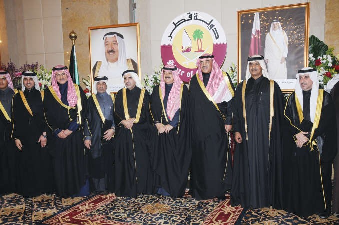 الشيخ صباح الخالد وخالد الجارالله وضاري العجران مع السفير حمد ال حنزاب وطاقم السفارة