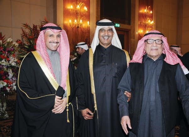 مرزوق الغانم وصالح العجيري يباركان للسفير حمد ال حنزاب