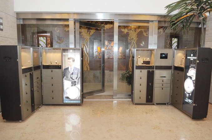ساعات استثنائية من فريدريك كونستان