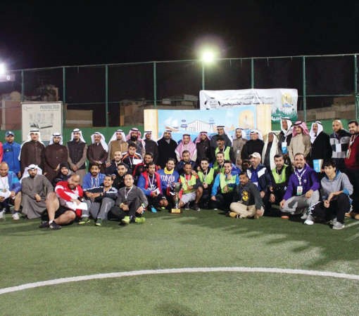 النائب دعبد الله الطريجي مع الفرق الفائزة
