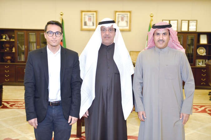 مبارك الخرينج متوسطا داحمد الهيفي وداحمد الدغباسي﻿