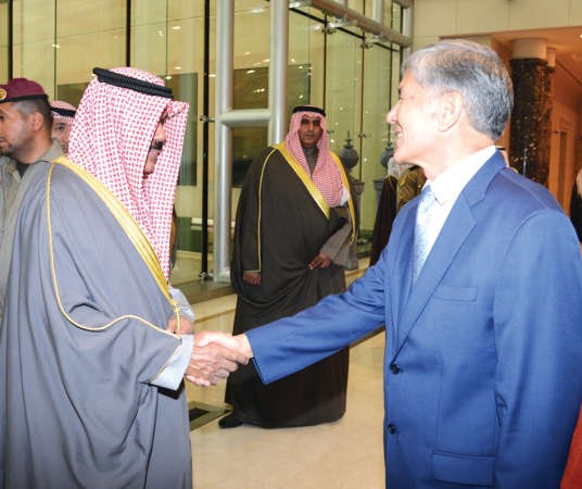 سمو ولي العهد الشيخ نواف الاحمد مودعا ضيف الكويت﻿