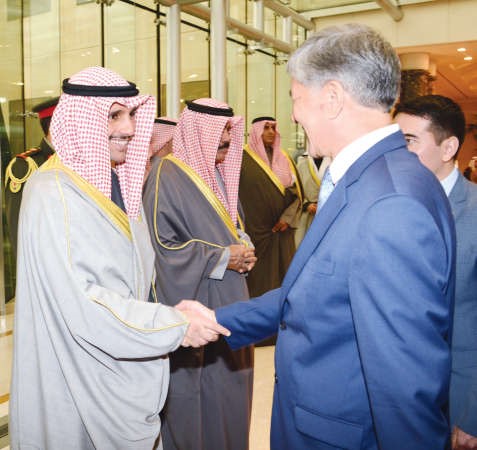 مرزوق الغانم مودعا الرئيس اتامباييف﻿