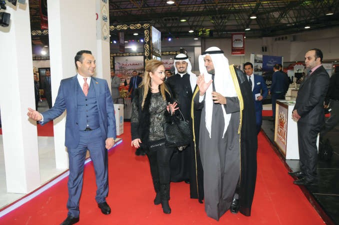 فواز الشلال والشيخة فاطمة الصباح ومحمود عفيفي في جولة داخل اجنحة المعرض محمد خلوصي