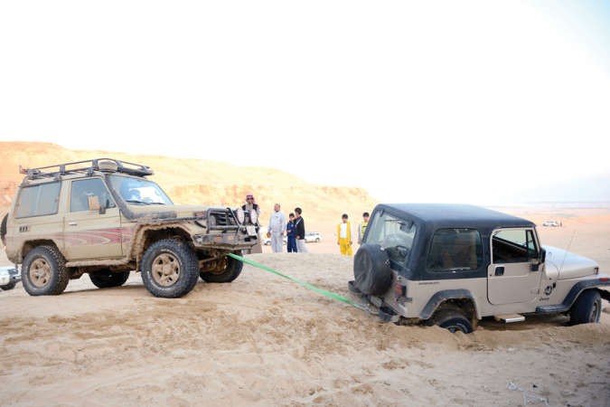 سحب سيارة لاحدى العائلات ﻿