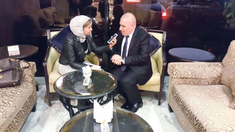 وكيل وزارة النقل العراقي معلي البهادلي متحدثا الى الزميلة هالة عمران﻿