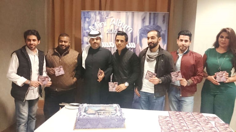الشاعر الشيخ دعيج الخليفة وسالم مساعد وعبدالله السالم وعبدالله العماني والفنانة رونق والزميل مطلق الزعبي اثناء المؤتمر﻿