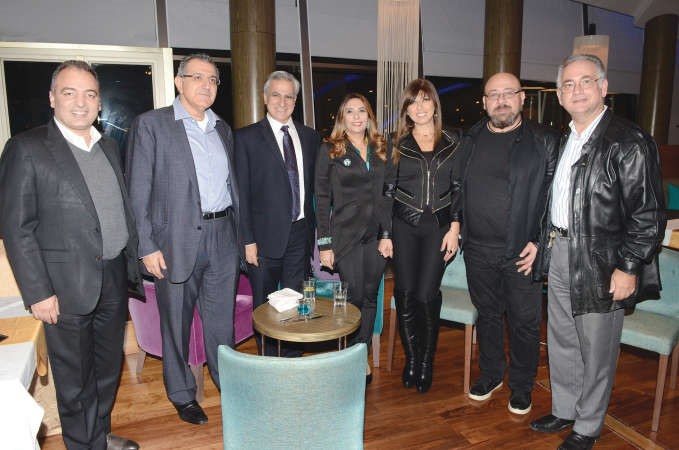 مديرو الشركة مع عدد من ضيوف الحفل ويبدو داود مجاعص وانطوان نصار