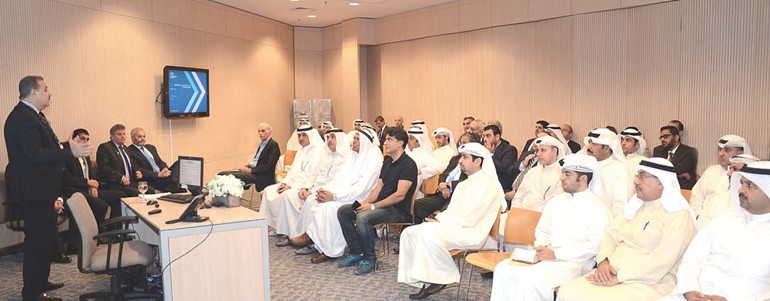 حضور الندوة يستمعون لاحدث المعلومات عن الاستثمار العقاري بالمملكة المتحدة﻿