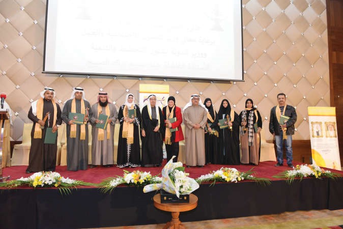 الفائزون بجائزة الابن البار