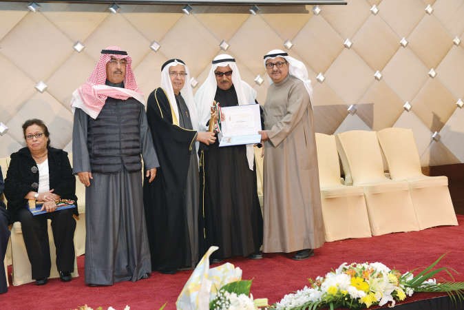 تكريم العم خليفة الراشد بحضور نائب رئيس التحرير الزميل عدنان الراشد