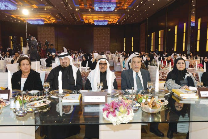 دصديقة العوضي ودعبد الرحمن العوضي والعم خليفة الراشد