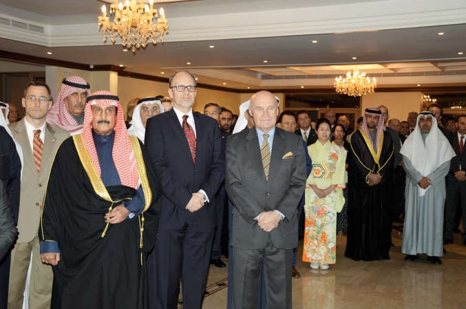الشيخ دابراهيم الدعيج والسفير الاميركي دوغلاس سيليمان 	 انور الكندري﻿