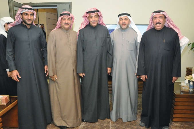 صلاح العسعوسي وعدنان السيد يقدمان التهاني احمد علي 