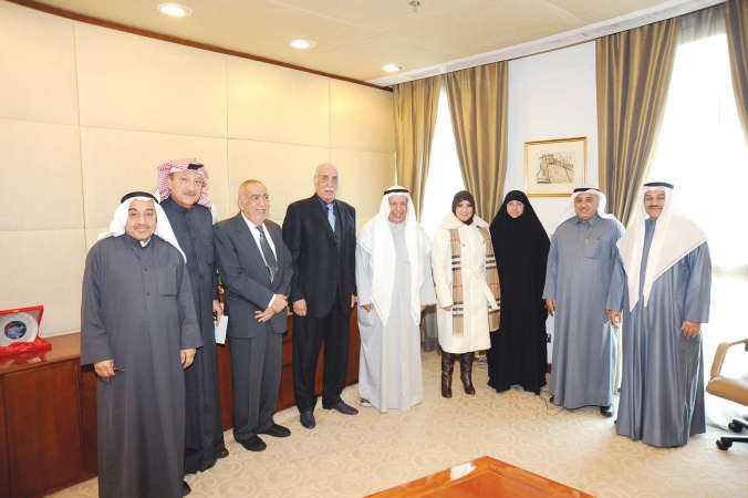 لقطة جماعية تضم اعضاء الغرفة ووفد لجنة الصداقة الايرانية ﻿