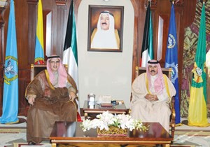 سمو ولي العهد الشيخ نواف الاحمد لدى استقباله عبدالعزيز الابراهيم