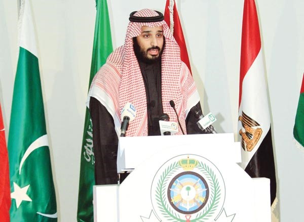 صاحب السمو الملكي الامير محمد بن سلمان في مؤتمر صحافي بقاعدة الملك سلمان الجوية في الرياض مساء امس الاول واس