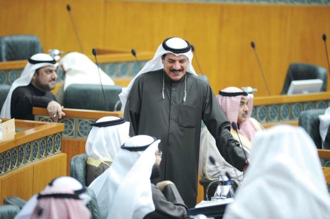 عبدالله المعيوف خلال الجلسة﻿