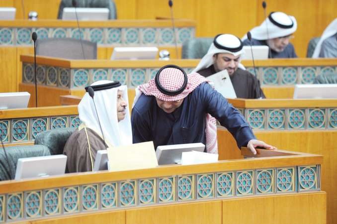 حديث بين سمو رئيس الوزراء والشيخ خالد الجراح﻿