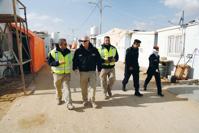 الاردن يبدا بتسيير دوريات للشرطة الاجتماعية في مخيم الزعتري	 اپ ﻿